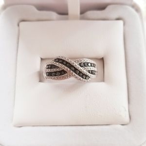 Black & white diamond ring